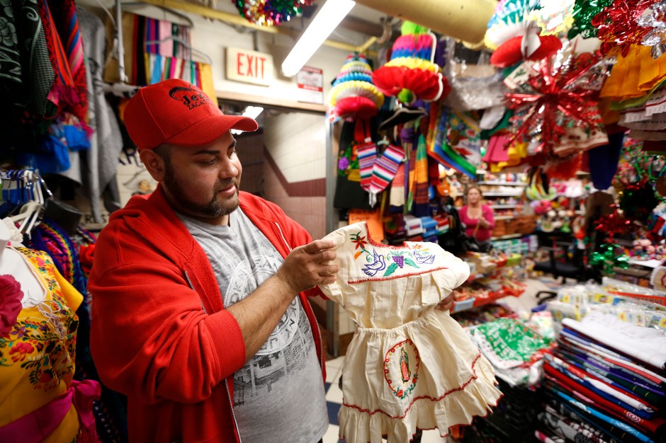 12/09/16 /LOS ANGELES/Esteban Urena shops at the popular Mercadito in East Los Angeles in preparation for the upcoming festivities of the Virgin of Guadalupe. Hundreds of religious Catholics will be celebrating the Virgin of Guadalupe. (Photo by Aurelia Ventura/La Opinion)