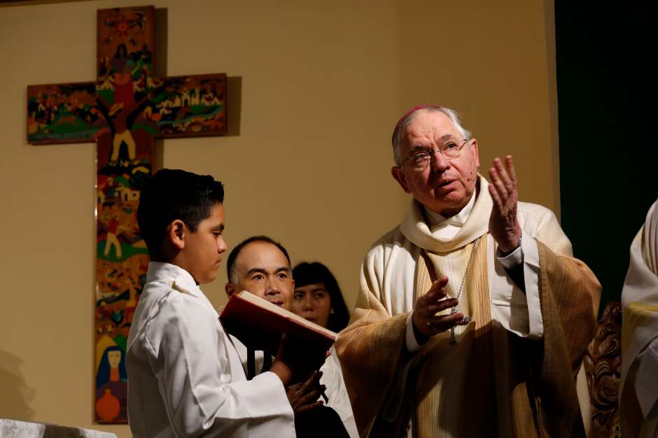 01/12/17/ LOS ANGELES/ Archbishop Jose H. Gomez presides over a mass, at Dolores Mission Church, in solidarity with immigrants, with a special video message from Pope Francis to the immigrant community. The Mass commemorates National Migration Week, declared by the U.S. Conference of Catholic BishopsÊ25 years ago, as a way to reflect upon the many ways immigrants and refugees have contributed to our Church and our nation. (Photo Aurelia Ventura/ La Opinion)
