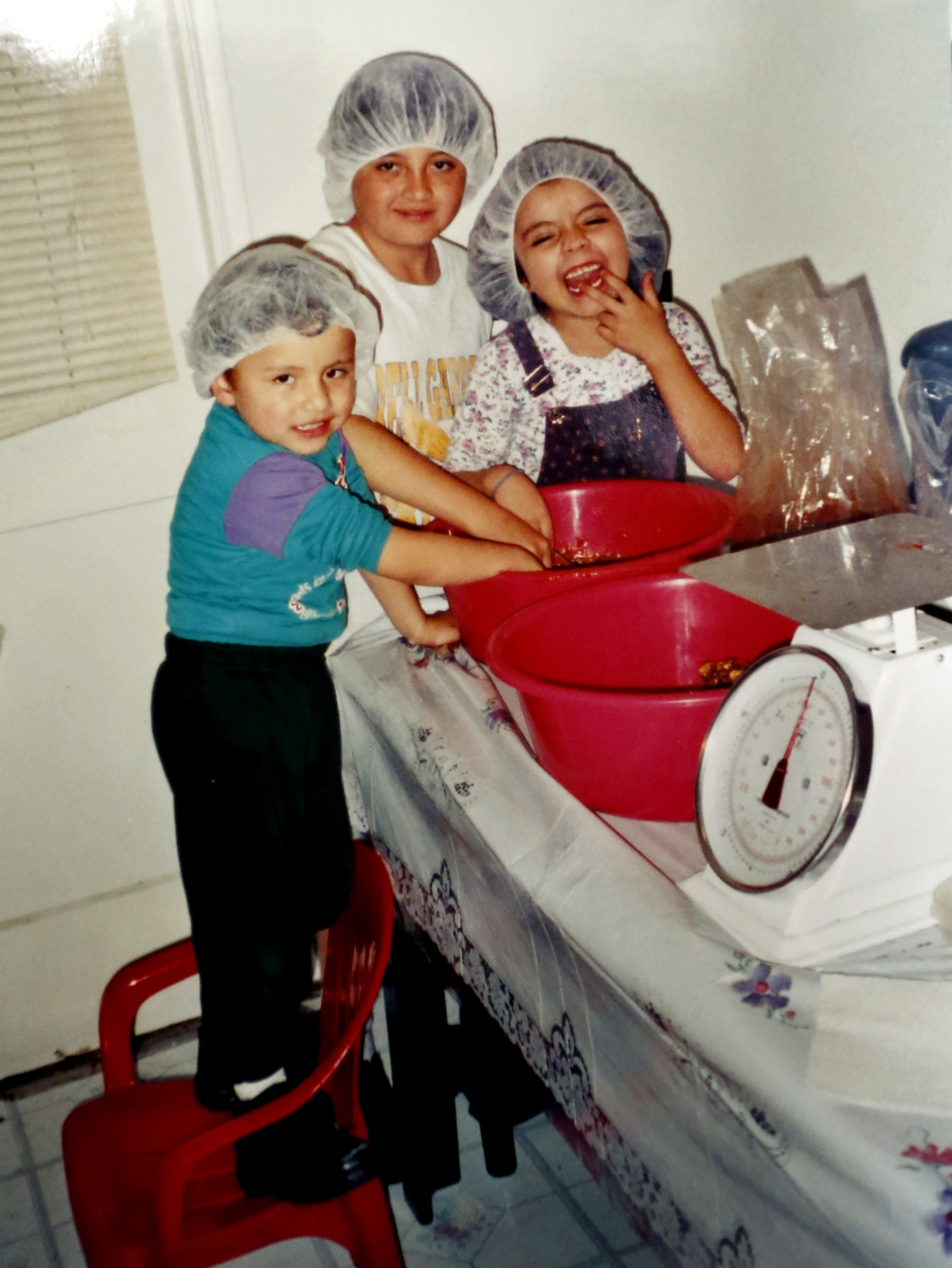 02/08/17/ LOS ANGELES/ Family photographs of entrepreneur immigrant family Ignacio Jr. Viramontes with his siblings Yazmin and Uriel. The Viramontes siblings are joining the family business, mango slices coated with chili, at their factory in Gardena. (Photo Aurelia Ventura/ La Opinion)