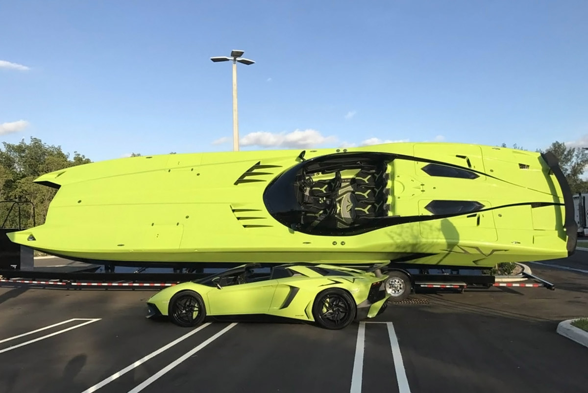Lamborghini Aventador SV y lancha rápida