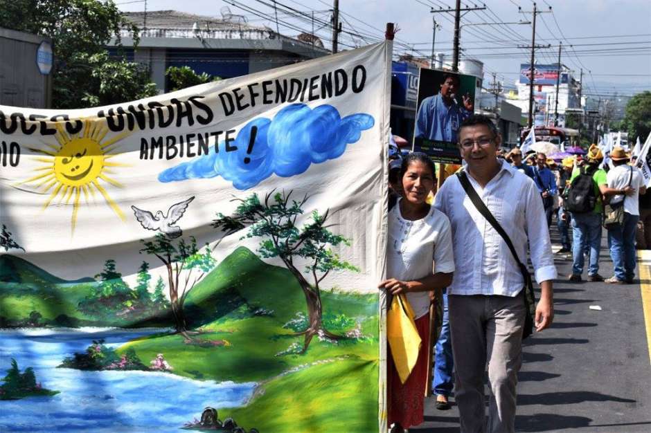 Vidalina Morales durante una protesta en El Salvador. (Suministrada)
