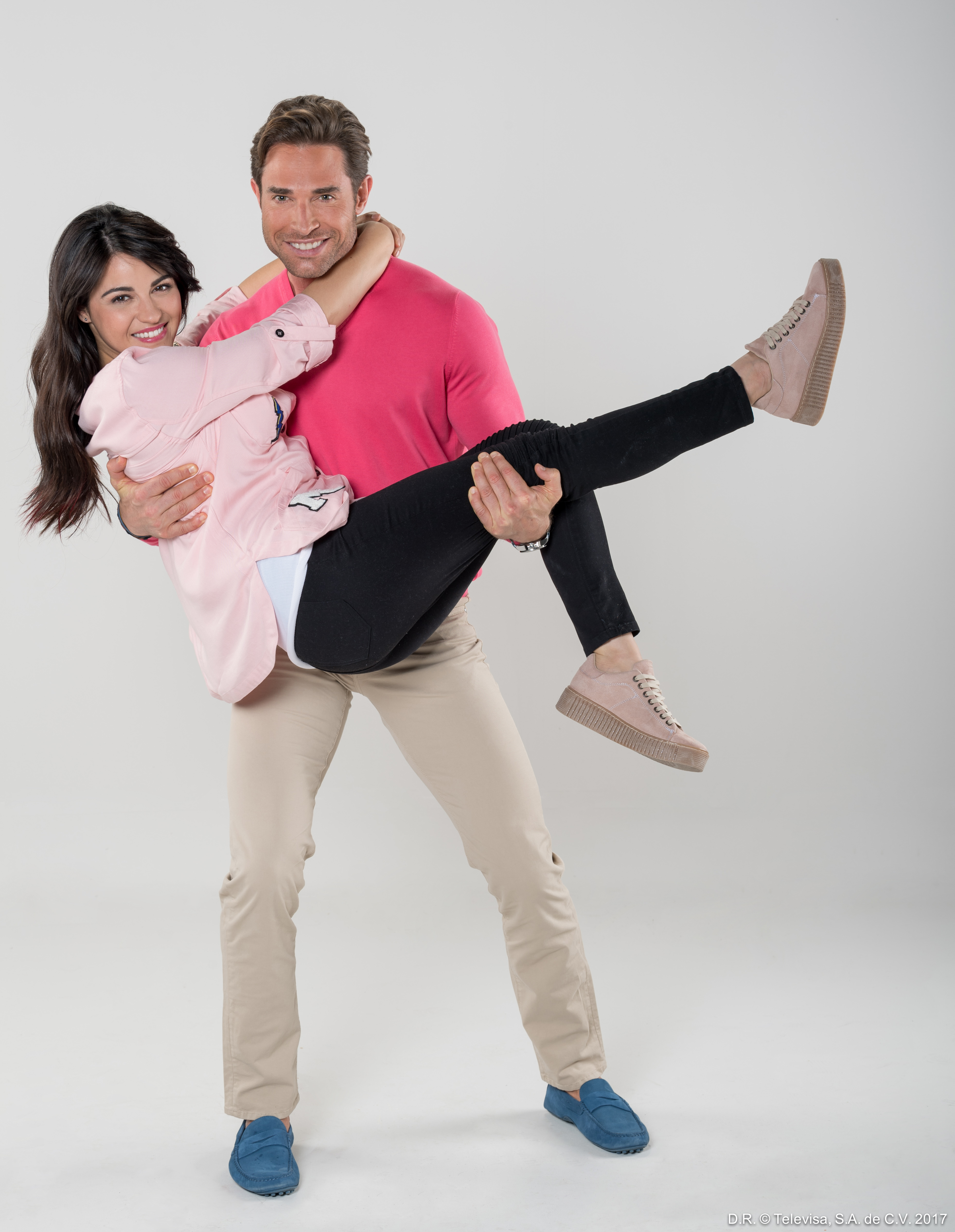 Maite Perroni y Sebastián Rulli protagonizan "Papá a toda madre"