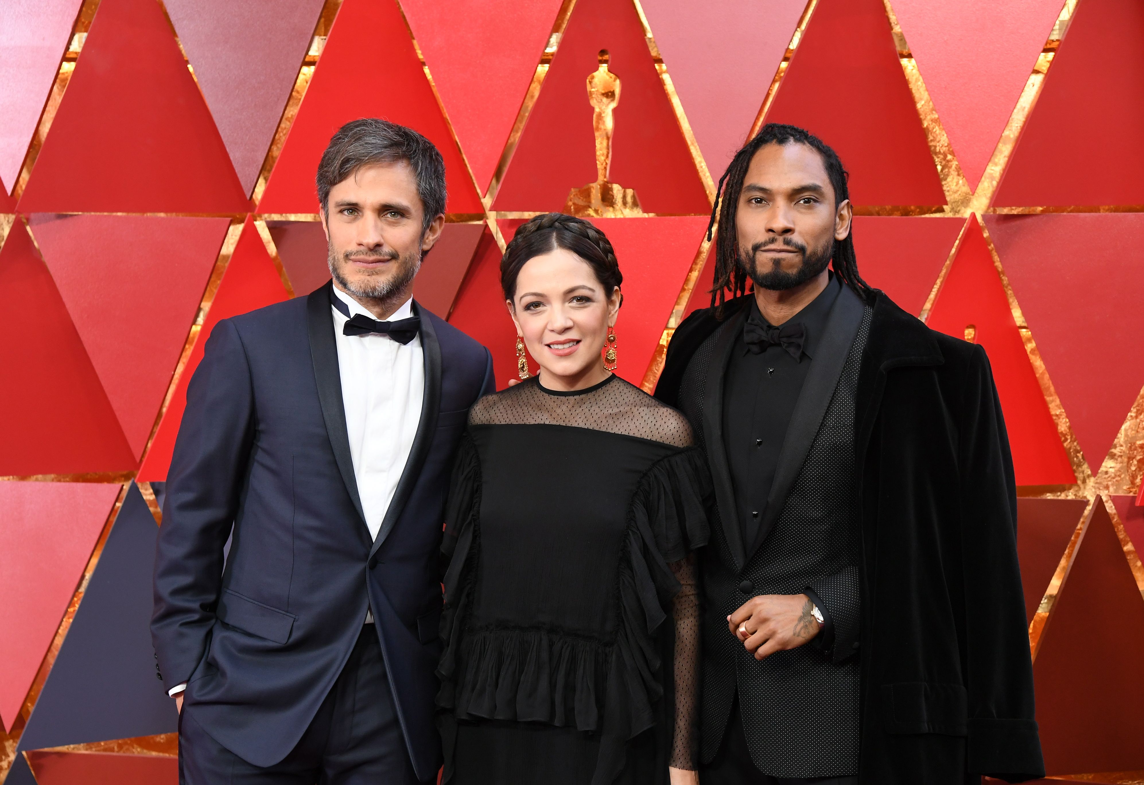 Gael García Bernal, Natalia Lafourcade y Miguel en los Premios Oscar 2018 / Getty Images