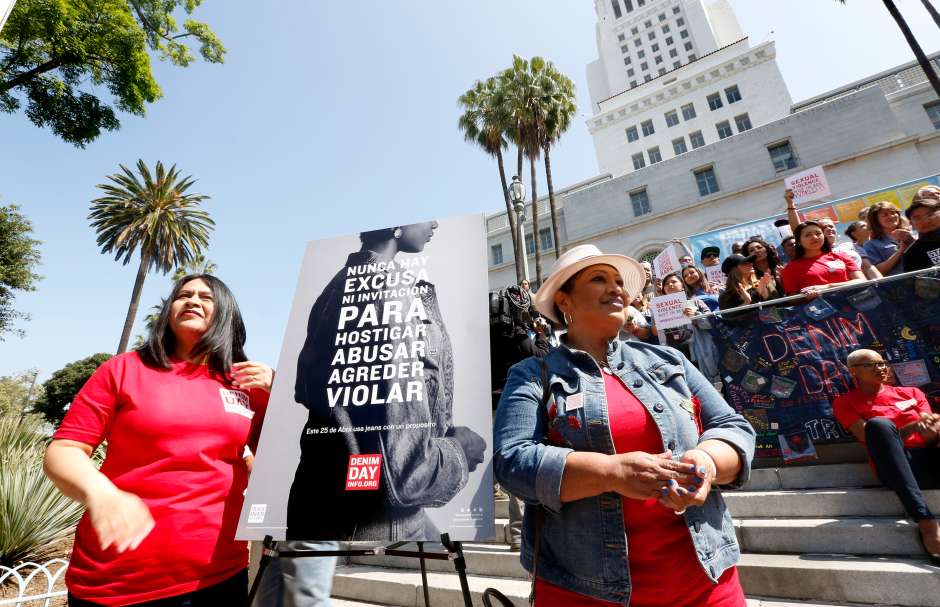 Imágenes de la celebración del Día de los Jeans que tuvo lugar ayer en la Alcaldía de Los Ángeles. (Aurelia Ventura/La Opinion)