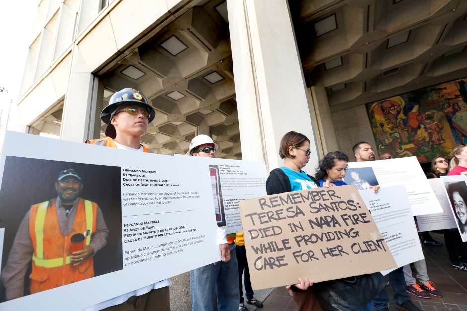 Sindicalistas y activistas pidieron mas protecciones para los empleados en sus lugares de trabajo para evitar muertes y lesiones. (Aurelia Ventura/La Opinion)