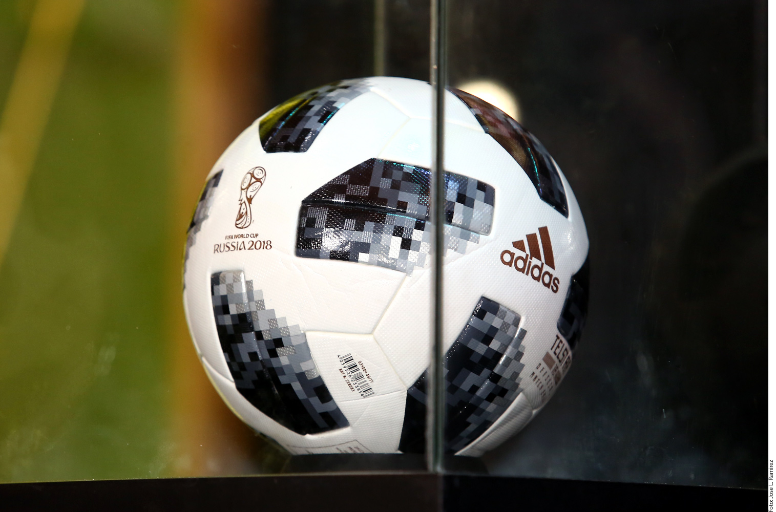 Balón Telstar 18 que será utilizado en el Mundial de Rusia