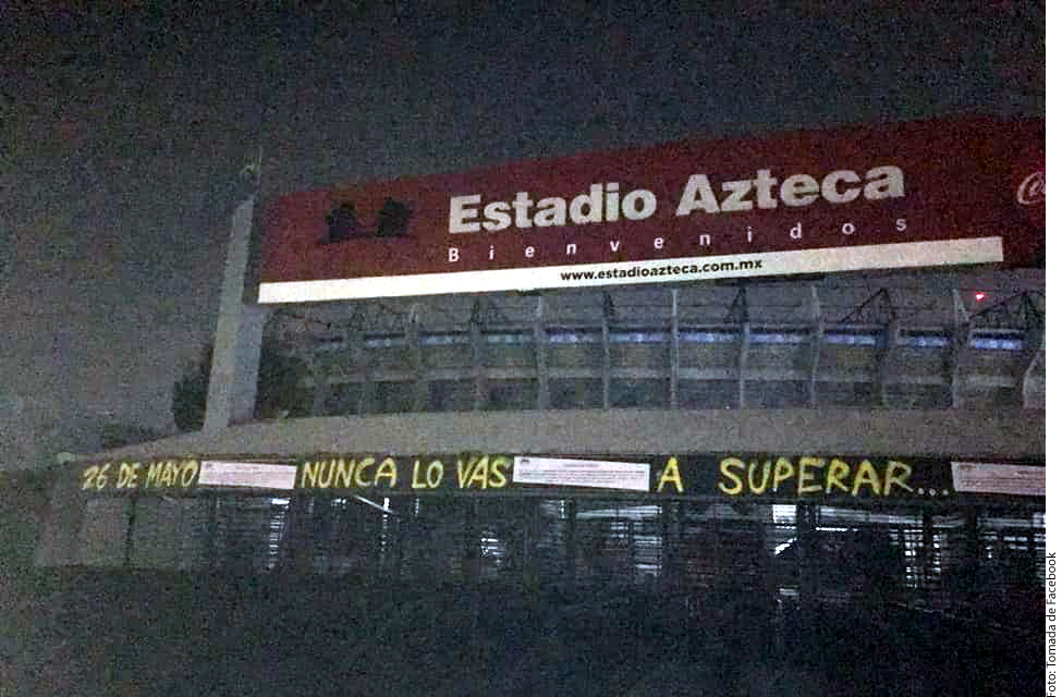 Aficionados del América colocaron mantas en contra del Cruz Azul