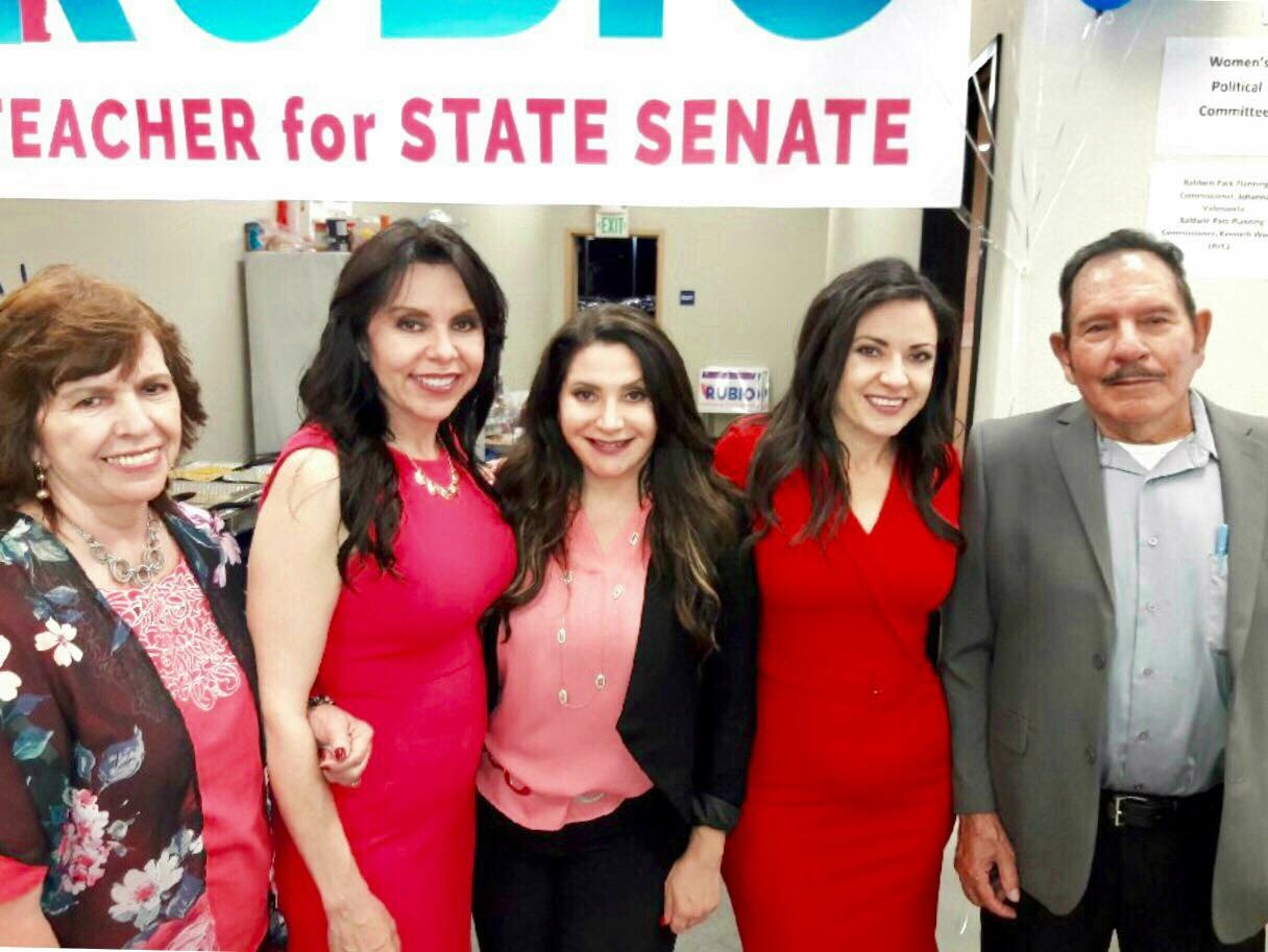 Las hermanas Blanca y Susan Rubio al lado de sus padres Sabino y Estela Rubio, y su hermana menor Sylvia. (foto suministrada).