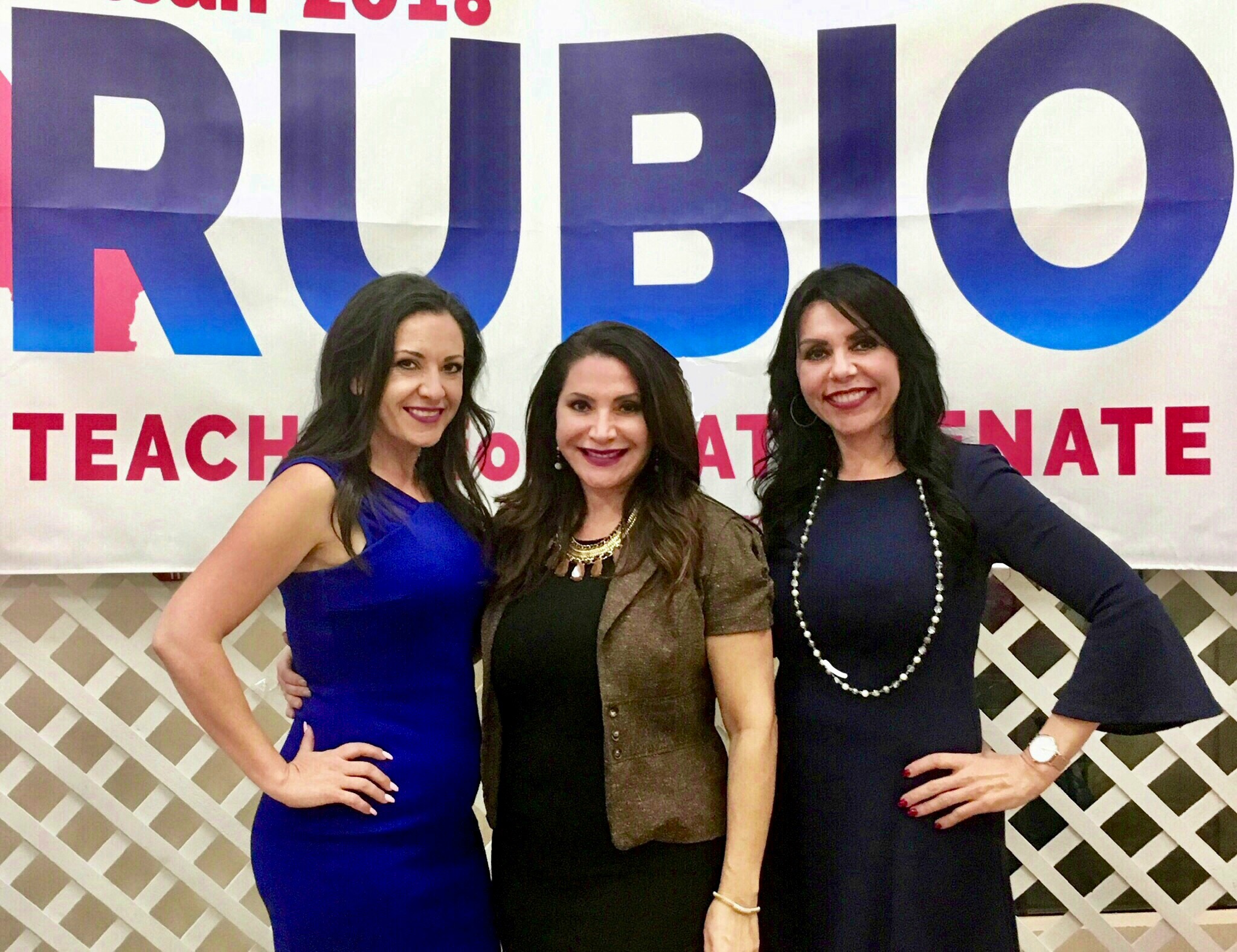 Sylvia Rubio posa con sus hermanas, la asambleísta Blanca Rubio y la senadora electa, Susan Rubio. (foto suministrada).