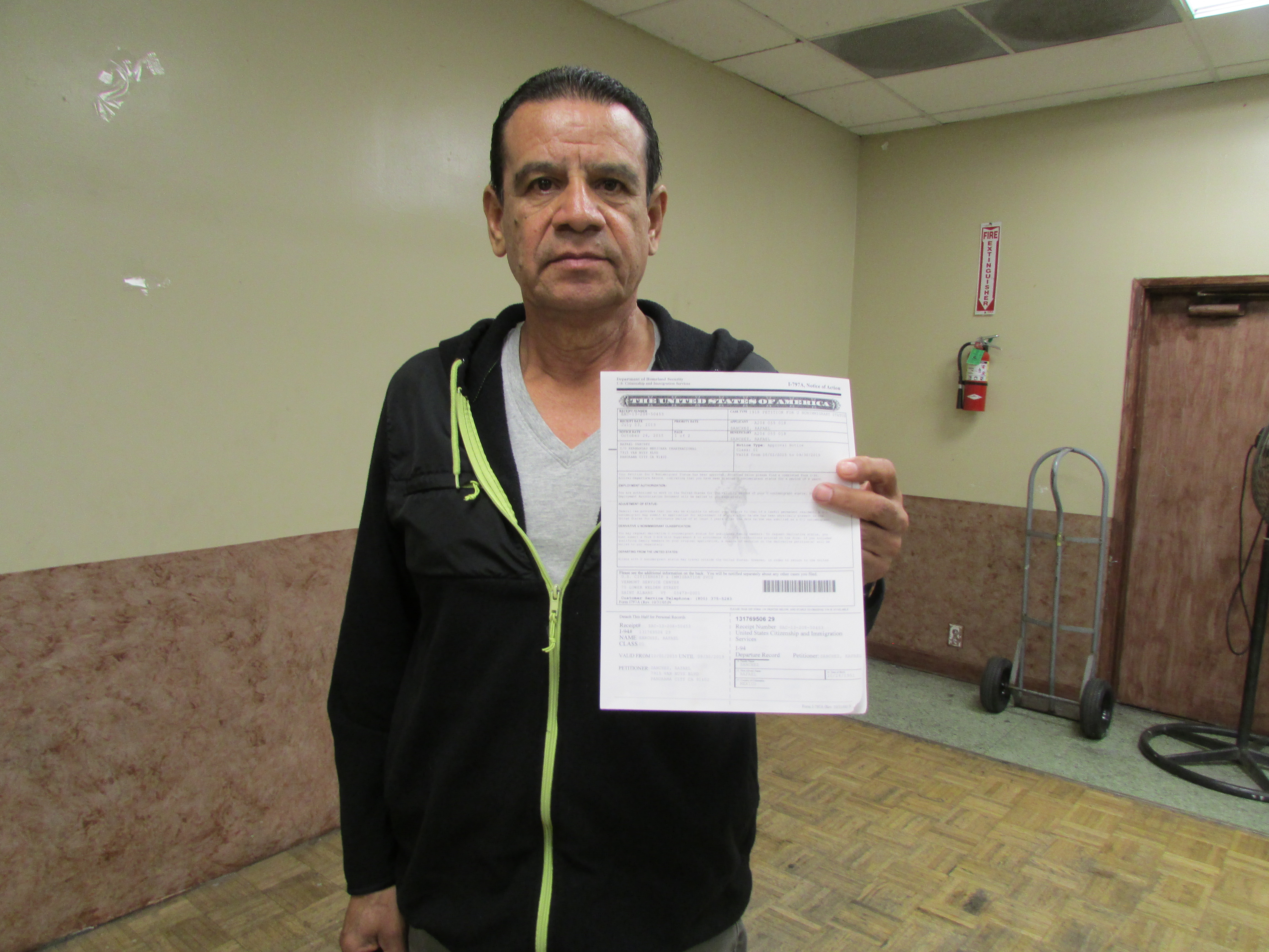Rafael Sánchez, beneficiario de una visa U, está en proceso de solicitar la residencia. (Araceli Martínez/La Opinión).