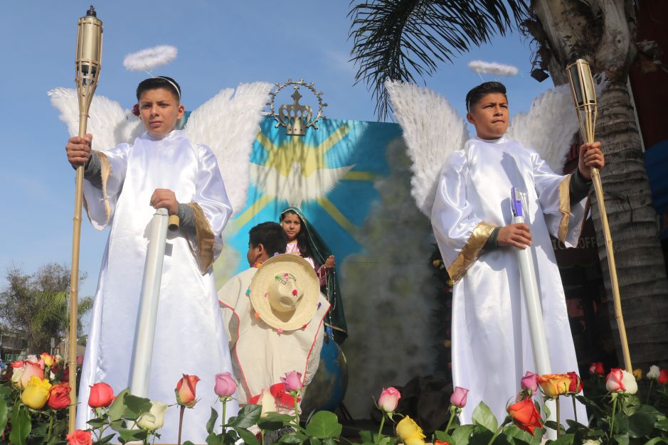 Hubo niños vestidos de indios, así como mariachis, matachines y feligreses de Iglesias de todo Los Ángeles. (Jorge Luis Macías, Especial para La Opinión)