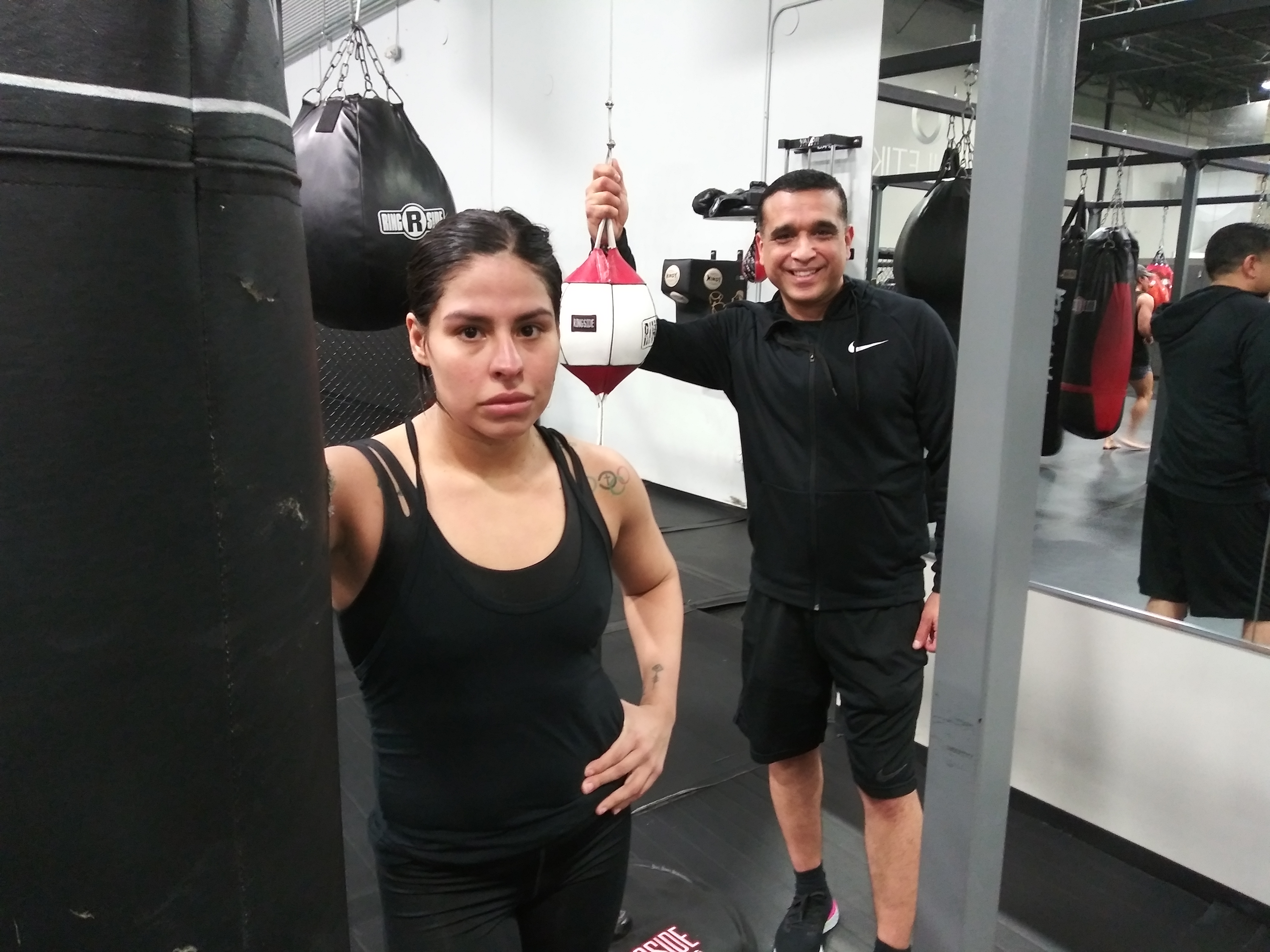 Marlen Esparza con su entrenador, Rudy Silva.