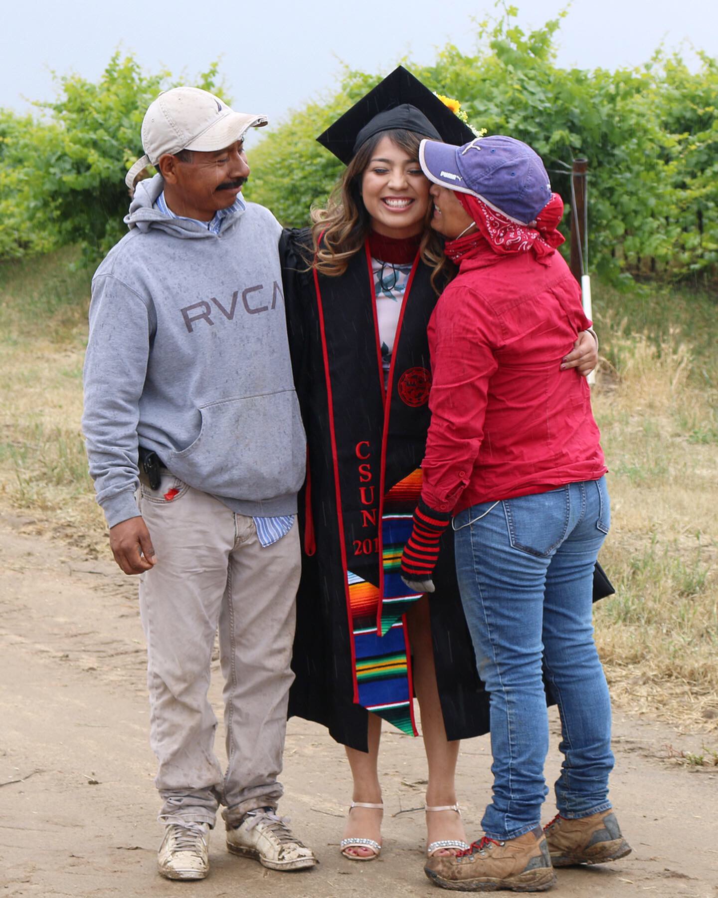 Erika Cruz-Orduña está muy agradecida con sus padres por el trabajo duro que hacen en los campos de California. (foto suministrada)