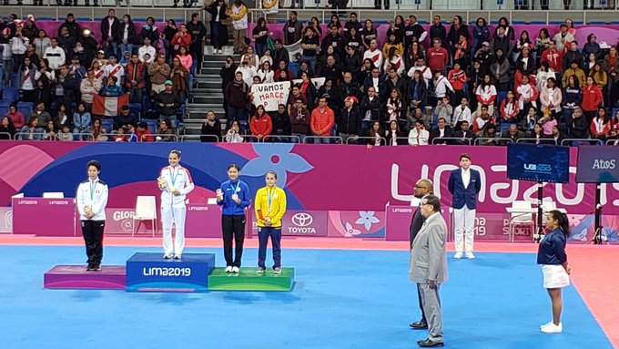 La ceremonia del primer oro mexicano en los Juegos.