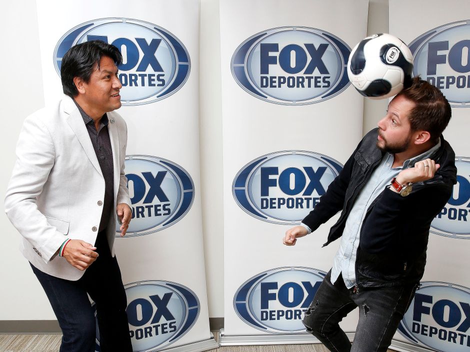 Claudio Suárez y Raoul ‘Pollo’ Ortiz, del grupo de comentaristas de FOX Deportes