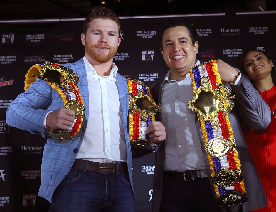 'Canelo' Álvarez y su entrenador Eddy Reynoso.