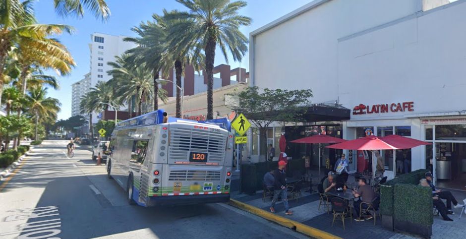 El dueño de la empresa de valet parking que trabajaba en este establecimiento de Lincoln Road denunció los hechos a las autoridades. Foto: Google Maps