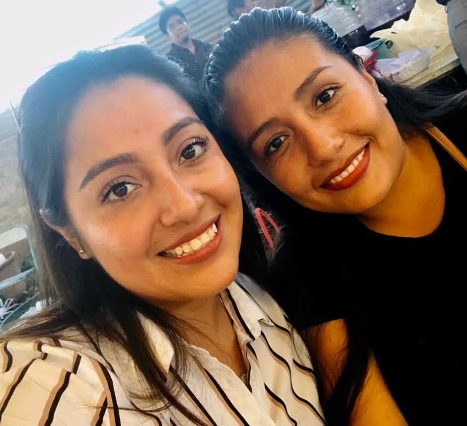 Brenda Muñoz (izquierda) con su hermana radicada en New Jersey.