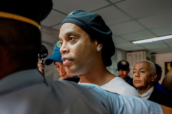 Ronaldinho, en el partido más complicado de su vida.