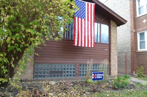 Carteles de apoyo a Clinton son comunes en los barrios latinos de Chicago.